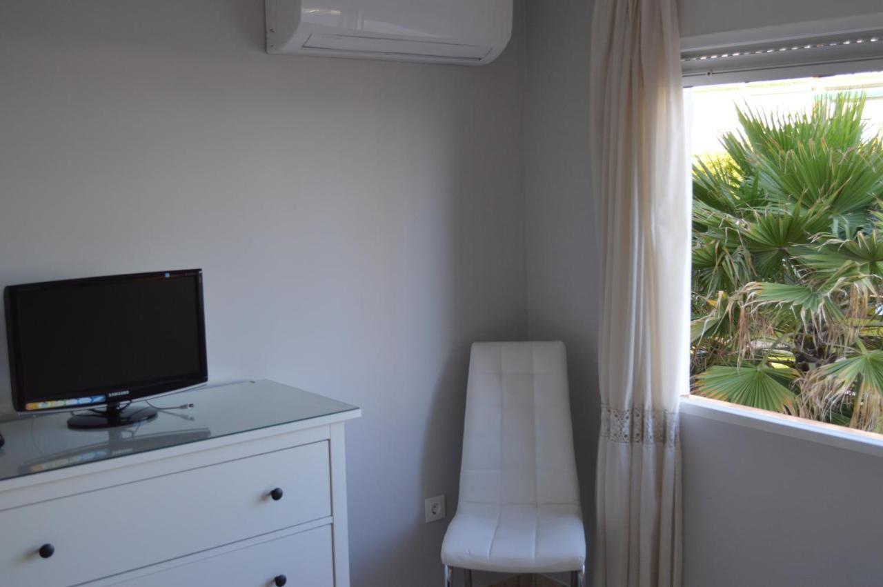 Seafront Recently Renovated Apartments بينالماذينا المظهر الخارجي الصورة