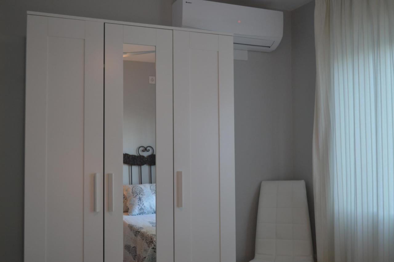 Seafront Recently Renovated Apartments بينالماذينا المظهر الخارجي الصورة